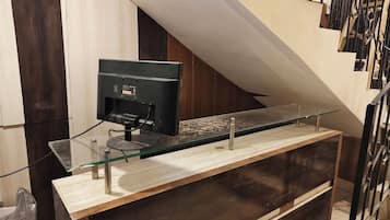 Deluxe Double or Twin Room, Air conditioning | Interior