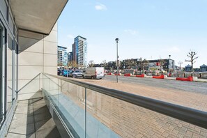 Property grounds - ExCel & O2 Waterfront Apartment with Gym Access (Greater London)