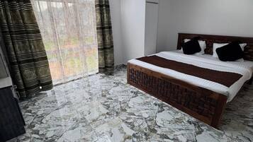 Luxury Cabin, City View