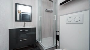 Shower - Renovated apart for 4, near the harbor (Agde)