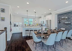 Dining - Stylish Stay Near Uptown (Charlotte)