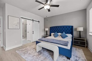 3 bedrooms, desk, iron/ironing board, travel cot - Luxury build - King Bed - Minutes to Uptown (Charlotte)