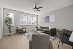TV, offices - Luxury build - King Bed - Minutes to Uptown (Charlotte)