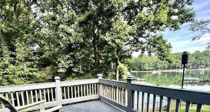 Blissful Lake Views + Hot Tub + Pool Table