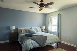 4 habitaciones, tabla de planchar con plancha, cuna de viaje y wifi 