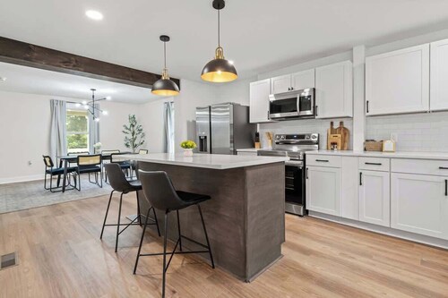 Family/Pet Friendly - Professional Design