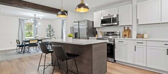 Family/Pet Friendly - Professional Design
