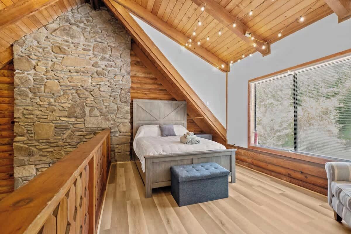 3 bedrooms, iron/ironing board, travel cot, WiFi