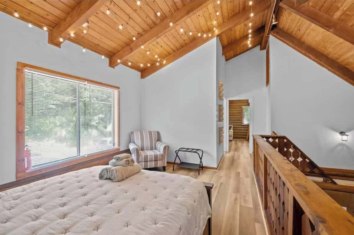3 bedrooms, iron/ironing board, travel crib, WiFi