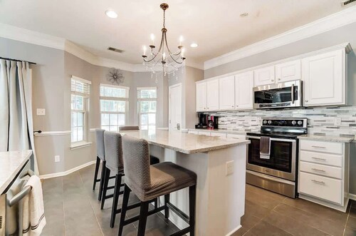 Pool is Open! 4BR Retreat • Gameroom • Sleeps 12
