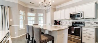Pool is Open! 4BR Retreat • Gameroom • Sleeps 12