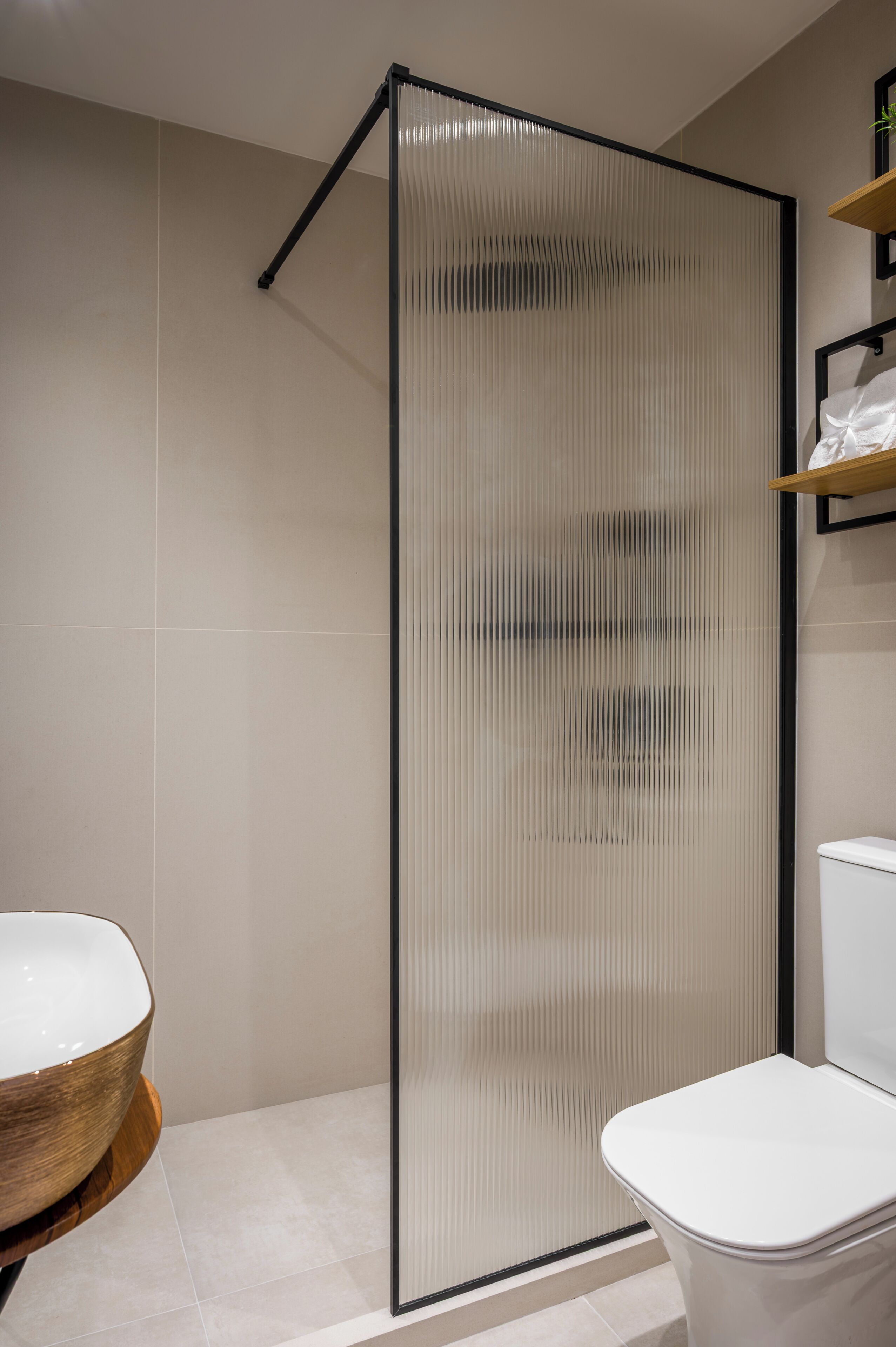 スタジオ | バスルーム | シャワー、ヘアドライヤー、タオル、トイレットペーパー