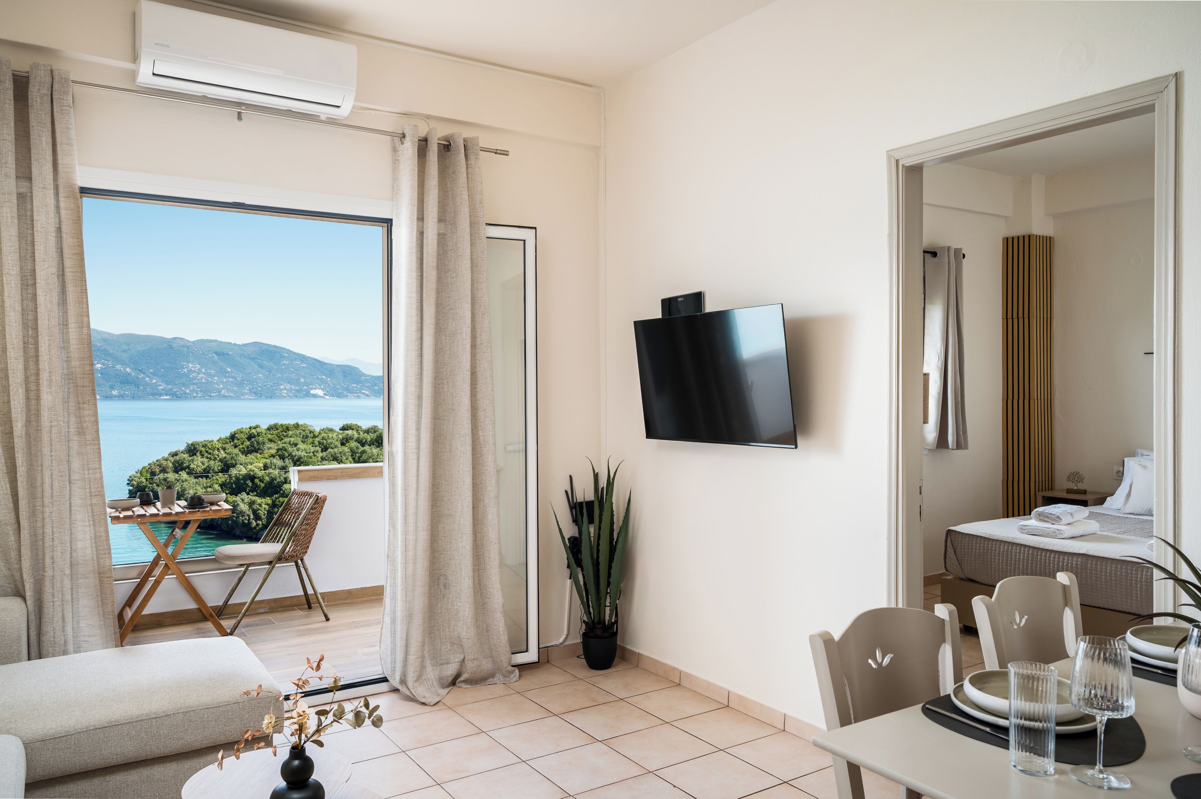 Apartment, 2 Schlafzimmer, Terrasse, Meerblick | Wohnbereich | 32-Zoll-Fernseher mit Digitalempfang