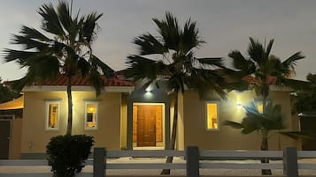 House (3 Bedrooms) | Property amenity