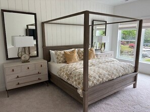 4 bedrooms, iron/ironing board, WiFi, bed sheets - Burlingame Country Club, Sapphire, NC Luxury Lakefront Mountain Home (Sapphire)