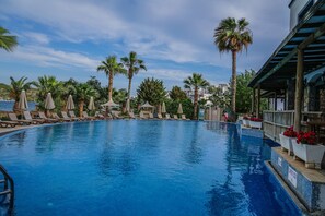 Pool - Mira Beach Resort Bodrum (Bodrum)