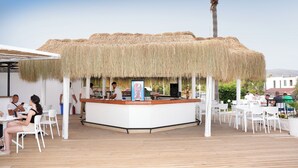 Bar ved bassenget