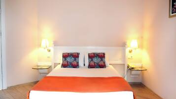 Superior Room, Sea View | In-room safe, laptop workspace, bed sheets
