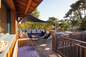 Outdoor dining - Vrbo Property (Lège-Cap-Ferret)
