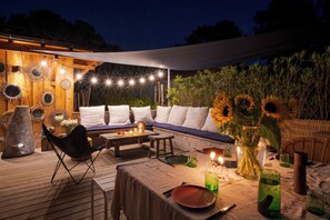 Outdoor dining - Vrbo Property (Lège-Cap-Ferret)