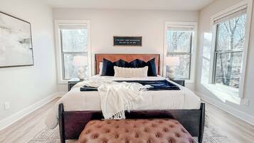 4 bedrooms, desk, iron/ironing board, travel cot