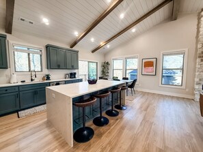 Private kitchen - Brand New Lux Trail Home+POA Pool+4BR+Fireplace (Bella Vista)