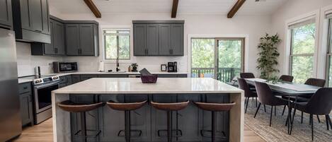 Coffee/tea maker, fridge, microwave, oven