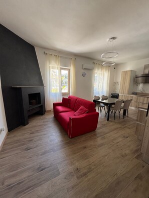 Living area - Exclusive Villa in Fonte Nuova: Private Park & Stunning Rome Skyline (Tor Lupara)