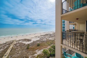 Outdoor dining - Phoenix East 804 | Gulf Front | Sleeps 10 (Orange Beach)