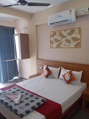 Room - URBAN STAY (Kochi)