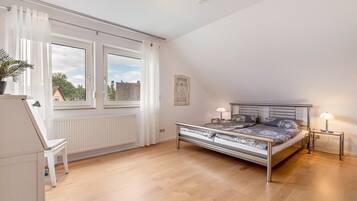 2 bedrooms, iron/ironing board, WiFi, bed sheets