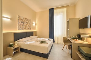 Family Double or Twin Room | In-room safe, desk, blackout curtains, soundproofing