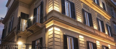 Façade de l’hébergement - soirée/nuit