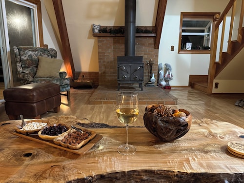 Cozy family and pet-friendly A-frame in the heart of wine country.