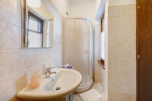 Bruser, hårtørrer, håndklæder