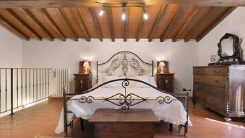 4 bedrooms, WiFi, bed sheets