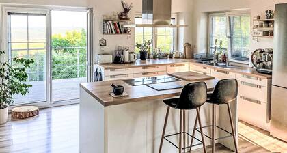 Wonderful private villa for 4 guests with WIFI, TV, terrace, pets allowed and panoramic view