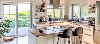 Beautiful private villa for 4 guests with WIFI, TV, terrace, pets allowed and panoramic view