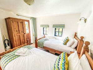 Room - Stunning private villa for 4 people with WIFI, TV and patio (Northam)