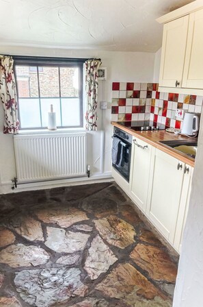 Private kitchen - Stunning private villa for 2 people with WIFI, TV and patio (Northam)