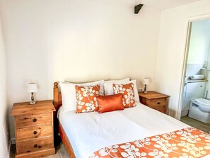 Room - Stunning private villa for 2 people with WIFI, TV and patio (Northam)