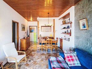 Living area - Nice apartment for 4 guests with WIFI, TV and terrace (Brezzo Di Bedero)