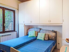 Room - Lovely apartment for 4 people with WIFI, TV and terrace (Brezzo Di Bedero)