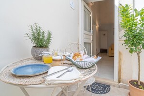 Outdoor dining - Ortigia Lifestyle 4 Seasons (Syracuse)