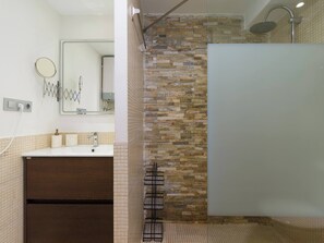 Shower, towels - Blue Horizon Retreat (San Bartolomé de Tirajana)