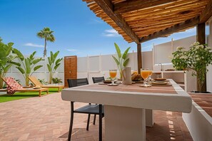 Outdoor dining - Royal Blue San Agustin (San Bartolomé de Tirajana)