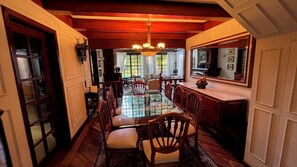 Chalet | Dining - Casa Jardim Véu da Noiva (Campos do Jordão)
