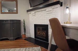 Interior - Cozy Retreat- 1 mile from Uptown Charlotte (Charlotte)