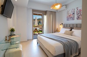 Iron/ironing board, travel cot, free WiFi, bed sheets - 1-Bedroom Beachfront Urban Retreat with Outdoor Hot Tub & Private Parking (Rethymno Town)