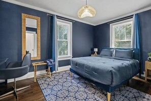 1 bedroom, desk, iron/ironing board, travel cot - Enderly Park - Beautiful New Chic Suite (Charlotte)